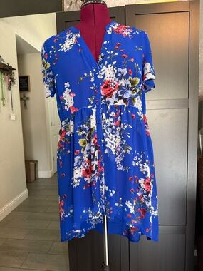 torrid Royal Blue Floral Button-Front Hi Lo Blouse 00 (large)
